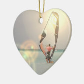 ウィンドサーフィンをするスポーツのオーナメント セラミックオーナメント (左)