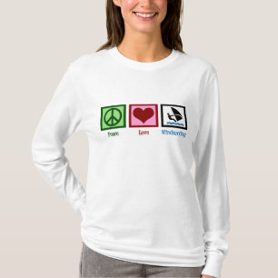 ウィンドサーフィンをする平和愛 Tシャツ