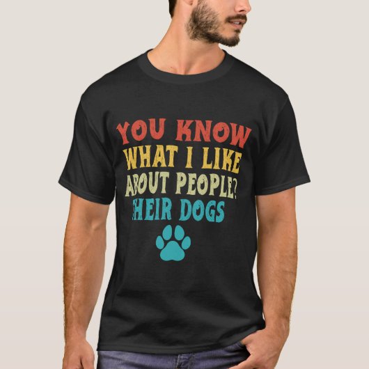 ウィンナー犬と遊ぶのが好きな人への面白いギフト メンズ レディース Tシャツ (正面)