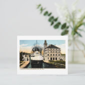 「ウィーツェル閘門を出発する旅客蒸気船フアニタ」 ポストカード (スタンド正面)