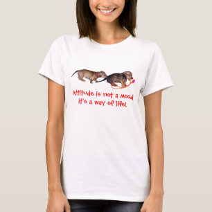 ウィーナー犬の態度 Tシャツ
