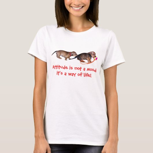 ウィーナー犬の態度 Tシャツ (正面)