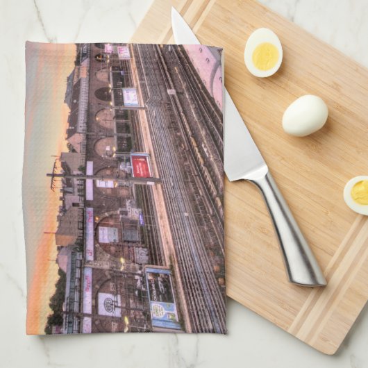 ウィーンオーストリアのスピッテラウに夕日 キッチンタオル (四つ折り)