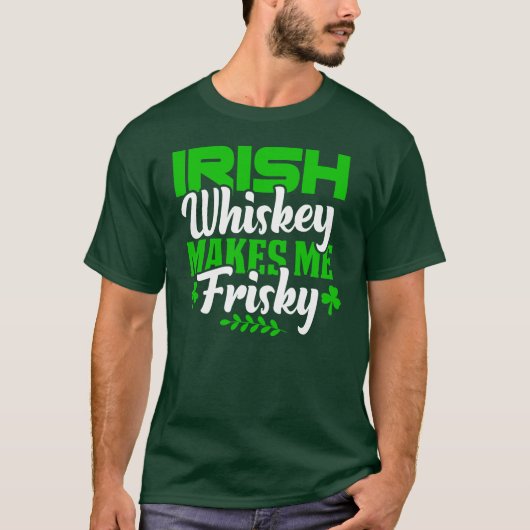 ウイスキーおもしろいは私をフリスキーSt patricks dayにする Tシャツ (正面)