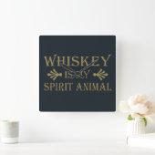 ウイスキーは私の精神動物のおもしろいアルコールことわざ スクエア壁時計 (ホーム)