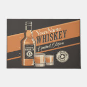 ウイスキーパーソナライズされたリキュールボトルウェスタンバー ドアマット (正面)