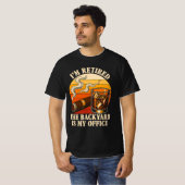 ウイスキー+葉巻+リタイアメント+ユーモア+ヴィンテージ+裏庭 Tシャツ (正面フル)