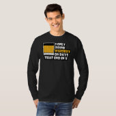 ウイスキーIはYで終わる日にウイスキーしか飲まない Tシャツ (正面フル)