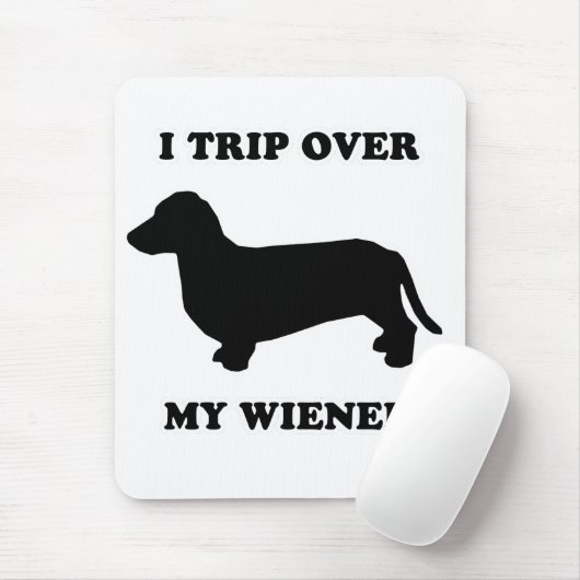 ウインナー犬のティー- "私は私のウインナーにつまずきます" マウスパッド (マウス)