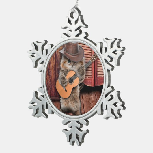 ウェスタンキャットカウボーイミュージシャンとギター スノーフレークピューターオーナメント (右)