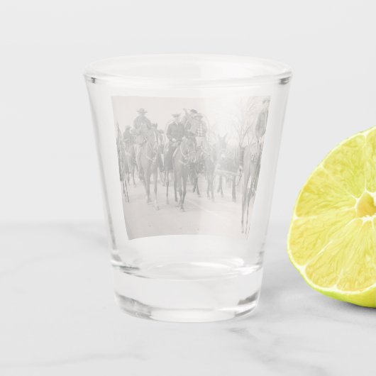 ウェスタンソルトグラストレイルライドカウボーイズ女性のカーボーイ ショットグラス (裏面)