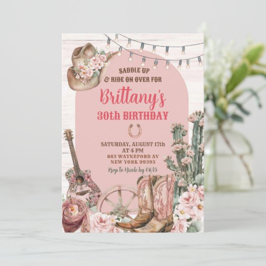 ウェスタンピンクブーツ女性のカーボーイ誕生日パーティー 招待状 (スタンド正面)