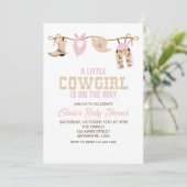ウェスタン女性のカーボーイピンクプレッドベビーシャワー招待状 招待状 (スタンド正面)