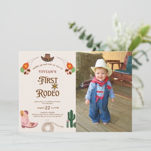 ウェスタン女性のカーボーイファーストロデオフォト誕生日 招待状 (スタンド正面)
