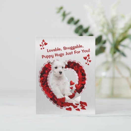 ウェスティー愛する鼻の付く子犬のハグバレンタイン シーズンポストカード (スタンド正面)