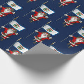 ウェストバージニア州の看板を持つサンタクロース ラッピングペーパー (角)