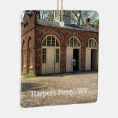 ウェストバージニア州ハーパースフェリーのジョン・ブラウンズ・フォート。 セラミックオーナメント (右)