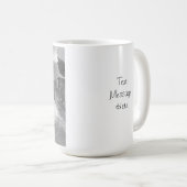 ウェットとディウィーのブドウのの白黒葉写真 コーヒーマグカップ (正面右)