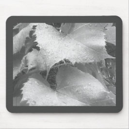 ウェットとディウィーのブドウのの白黒葉写真 マウスパッド