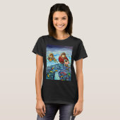 ウェットスーツの女の子。釣りをする女の子。ラテン系。 Tシャツ (正面フル)