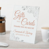 ウェディングギフト&カードシルバーフリルサンゴの上に白 台座サイン (インサイチュ)