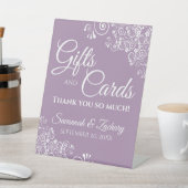 ウェディングギフト&カードホワイトレース&ラベンダーパープル 台座サイン (インサイチュ)