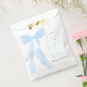 ウェディングシャワーのおしゃれな青いリボン「結婚する!」ギフトバッグ フェイバーバッグ (封をした状態)