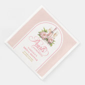 ウェディングシャワーのために特別にデザインされた、淡い水彩のナプキン。優雅なブッシュとゴールドの装飾 (コーナー)