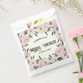 ウェディングシャワー パステルピンク 白いバラの花輪 デザイン フェイバーバッグ (封をした状態)