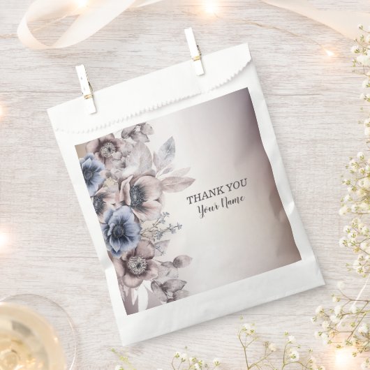 ウェディングパーティウォーターカラーパステルブルーベージュフラワーズ フェイバーバッグ (クリップ留めされた状態)