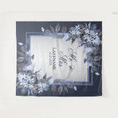 ウェディングパーティネイビーブルーフローラシルバーグレイモダン タペストリー (正面(横))