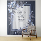 ウェディングパーティネイビーブルーフローラシルバーグレイモダン タペストリー (インサイチュ)