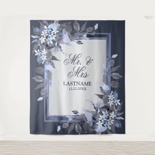 ウェディングパーティネイビーブルーフローラシルバーグレイモダン タペストリー (正面)