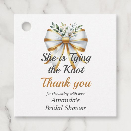 ウェディングプラン：ゴールドとホワイトのボウ フラワーブライダルシャワー フェイバータグ (正面)