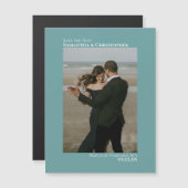 ウェディングミニマル日付を保存する縦型フォトティール（緑がかった色） マグネット招待状 (正面/裏面)