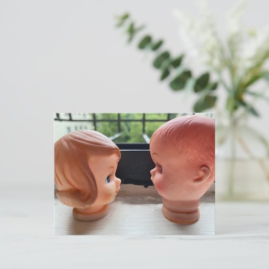 ウェディング日付はがきレトロ人形を保存予測できな ポストカード (スタンド正面)