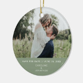 ウェディング日付を保存する写真シンプルの緑ミニマル色 セラミックオーナメント (左)