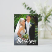 ウェディング サンクス | 白い文字のスクリプト フォトオーバー ポストカード (スタンド正面)