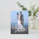 ウェディング サンクス | 白い文字のスクリプト フォトオーバー ポストカード (スタンド正面)