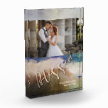 ウェディング ブレスド ウォーターカラー フォトブロック<br><div class="desc">このチャーミングなフォトブロックは、美しいゴールドのスクリプトで「BLESSED」という言葉を、さらにあなたが追加したい情報と、素敵なウォーターカラープリントで囲んだデザインが特徴です。ギフトとして贈るための、または自分自身のための記念品を作りましょう。</div>