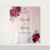 ウェディング ローズゴールド ブラッシュ フラワーズ バーガンディ タペストリー (正面)