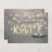 ウェディングRSVPシャンパングラスウッドストリングライト インビテーションポストカード (正面/裏面)