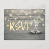 ウェディングRSVPシャンパングラスウッドストリングライト インビテーションポストカード (正面)
