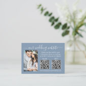 ウェディングRSVP詳細写真2 QRほこりっぽい青 エンクロージャーカード (スタンド正面)