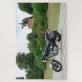 ウェリントンの彫像の前のSuzukiのモーターバイク ジグソーパズル (縦)