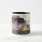 ウェリントン1853年の公爵の葬儀の車 ツートーンマグカップ (中央)