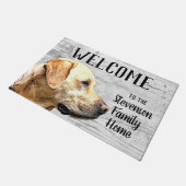 ウェルカムイエロー・ラブラドール・レトリーバーファミリーネームホームドッグラブラドール ドアマット (アングル)