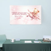 ウェルカムキュートガールベビーベアパイロットピンク飛行機 横断幕 (トレードショー)