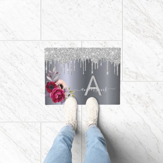 ウェルカムシルバーグリッターブルゴーニュフローラモノグラム ドアマット (室内)