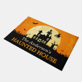 ウェルカムトゥクリーフ幽霊のよく出るハウスハッピーハローウィン ドアマット (アングル)